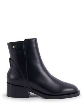 Stinaa.J Charlotte Orthopedic Black Leather Booties